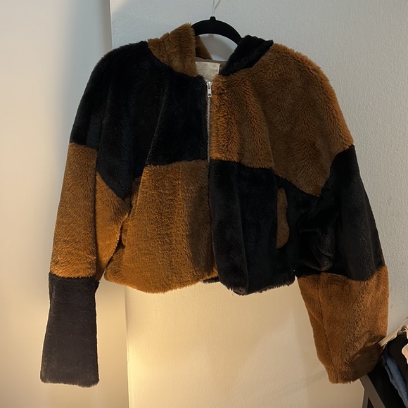 ❤️‍🔥BOGO FREE Altar’d State Faux Fur Euro Winter Chic Black Brown crop jacket - Picture 2 of 4